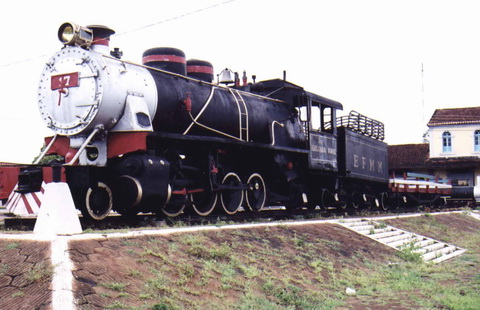 Locomotiva restaurada em exposio no centro da cidade de Guajar Mirim...