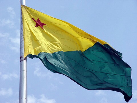 Bandeira Acreana em um monumento comemorativo ao centenrio da revoluo que integrou o Acre ao Brasil (2002)